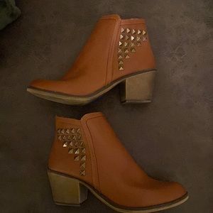 Mossimo supply company ladies boots.⛄️